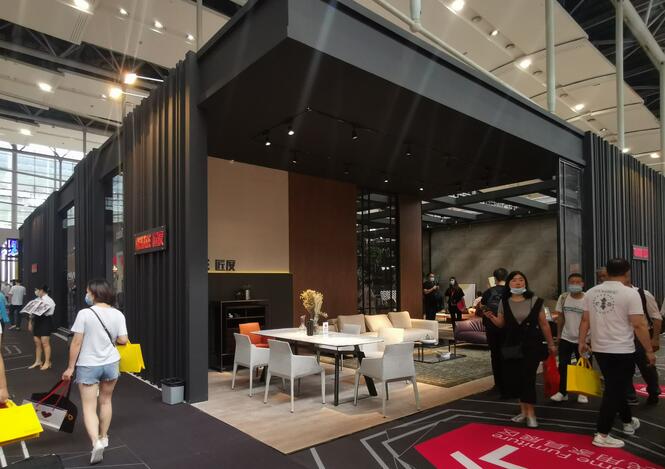 該如何設(shè)計(jì)搭建大型展臺(tái)?如何設(shè)計(jì)搭建一個(gè)小展臺(tái)?